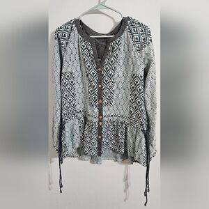 Gimmicks By BKE Long Sleeve Green Floral And Lace Button Top Shirt Size L